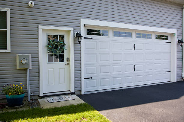 24/7 Emergency Garage Door Panel Replacement experts in Burbank, CA